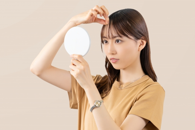 前髪の伸ばしかけがダサいときは根元に少しだけ高さを作る！作り方紹介！9割解決